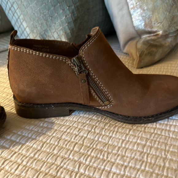 Hush Puppies Women’s Mazin Cayto Ankle Boot. Color:  Chestnut. Size: 7 1/2 - Picture 3 of 5